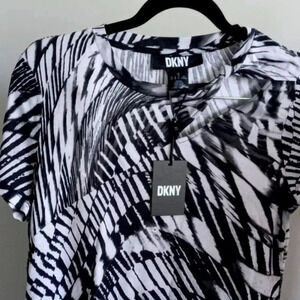 NWT DKNY  Black and white T Shirt size M
